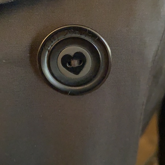 Betsey Johnson coat/rain coat with pockets and great heart buttons - Picture 7 of 13